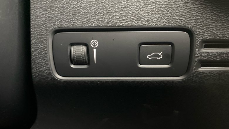 Volvo Xc40 2.0 B4P R DESIGN 5dr Auto Petrol Estate